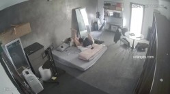 黑客破解家庭网络摄像头偷拍住毛坯房的年轻情侣疯狂做爱有时一天做爱几次 截图14