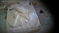 酒店偷拍美女外出参加活动回来换上黑丝配合干部大叔炮友啪啪后续 截图9