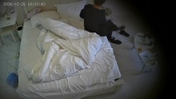 酒店偷拍美女外出参加活动回来换上黑丝配合干部大叔炮友啪啪后续 截图15