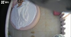 《黑客破解》平头哥酒店约炮极品身材的美少妇各种姿势啪啪 截图3