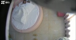 《黑客破解》平头哥酒店约炮极品身材的美少妇各种姿势啪啪 截图5