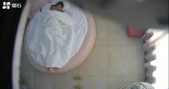 《黑客破解》平头哥酒店约炮极品身材的美少妇各种姿势啪啪 截图6