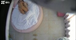 《黑客破解》平头哥酒店约炮极品身材的美少妇各种姿势啪啪 截图10