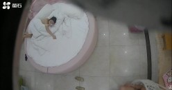 《黑客破解》平头哥酒店约炮极品身材的美少妇各种姿势啪啪 截图15
