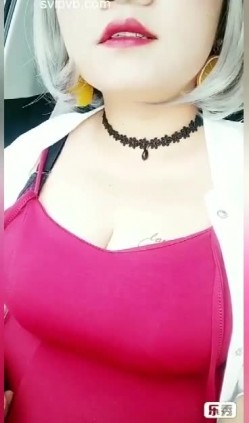 某短视频平台巨乳网红主播七里海蓝不穿内裤出门打车勾引年轻的司机玩车震 一番激战爆射在大车灯上 截图6