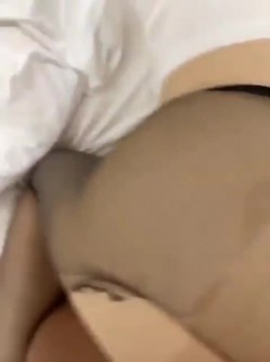 黑丝漂亮少妇 你的脚真美 屁屁真大 有没有吸引你啊 不要拍我脸 趴着撅着美臀后入真TM爽歪歪 截图8