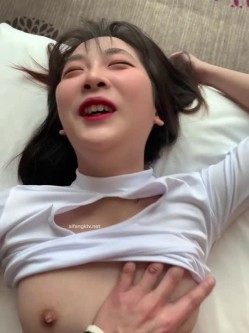 重庆大二学妹赚外快模特群顶格约拍~被摄影师蹭B抠B掰B~可惜J8不太给力 截图10