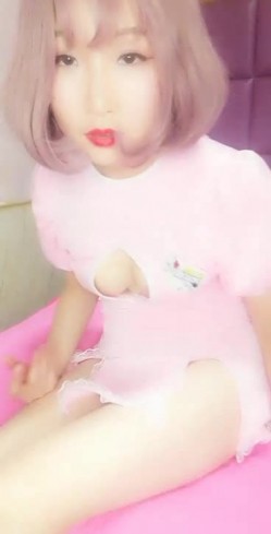 颜值不错身材苗条美女主播情趣肚兜丁字裤自慰秀 淫语骚话翘着屁股后入 截图2