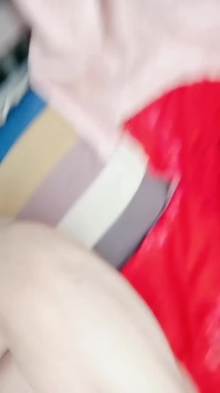 皮肤白皙长发美女主播，全裸跳舞，一线美鲍超级粉木耳特写 截图8
