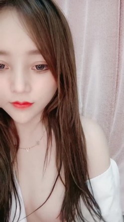 皮肤白皙长发美女主播，全裸跳舞，一线美鲍超级粉木耳特写 截图10