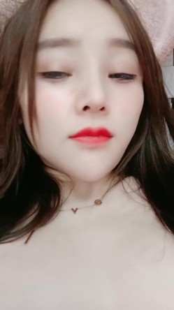皮肤白皙长发美女主播，全裸跳舞，一线美鲍超级粉木耳特写 截图13