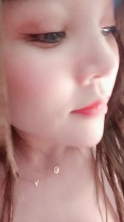 皮肤白皙长发美女主播，全裸跳舞，一线美鲍超级粉木耳特写 截图16