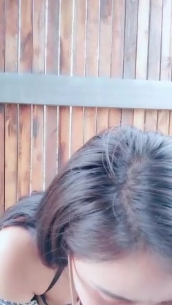 最强户外勾搭美娇娘景区凉亭情趣诱惑勾引幸运大叔 例假刚过急需肉棒 爆菊口爆吞精全是拿手绝活 截图1
