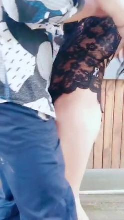最强户外勾搭美娇娘景区凉亭情趣诱惑勾引幸运大叔 例假刚过急需肉棒 爆菊口爆吞精全是拿手绝活 截图8