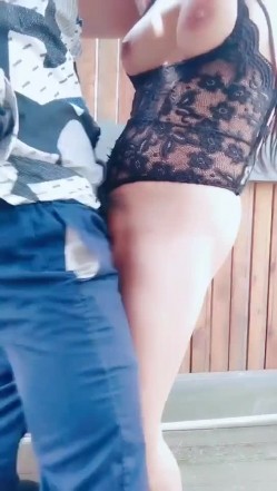 最强户外勾搭美娇娘景区凉亭情趣诱惑勾引幸运大叔 例假刚过急需肉棒 爆菊口爆吞精全是拿手绝活 截图13