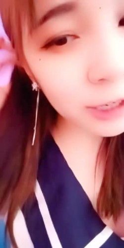 可爱学妹安其拉露脸黑丝制服被束缚的大奶子很有情趣感觉好棒，道具抽插骚逼累了还有情趣椅上下抽插娇喘 截图3