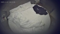 酒店偷拍 ️连续三天入住的大学生情侣反差婊眼镜学妹穿上情趣内衣露出大奶勾引男友操她 截图10