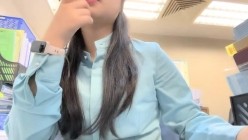 小区的物业美女真骚，【露露儿酱】办公室偷偷玩跳蛋，到厕所自慰，奶子大逼逼肥美 截图3