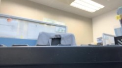 小区的物业美女真骚，【露露儿酱】办公室偷偷玩跳蛋，到厕所自慰，奶子大逼逼肥美 截图6