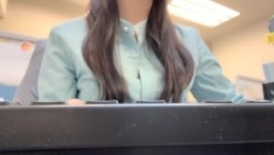 小区的物业美女真骚，【露露儿酱】办公室偷偷玩跳蛋，到厕所自慰，奶子大逼逼肥美 截图7