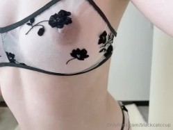 国产清纯美足M小母狗「BlackCatluna」OF露脸私拍 反差婊欲求不满自慰足交性爱多人啪啪 截图1