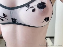 国产清纯美足M小母狗「BlackCatluna」OF露脸私拍 反差婊欲求不满自慰足交性爱多人啪啪 截图2