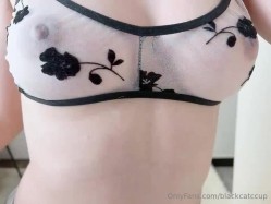 国产清纯美足M小母狗「BlackCatluna」OF露脸私拍 反差婊欲求不满自慰足交性爱多人啪啪 截图3