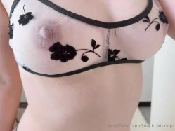 国产清纯美足M小母狗「BlackCatluna」OF露脸私拍 反差婊欲求不满自慰足交性爱多人啪啪 截图11