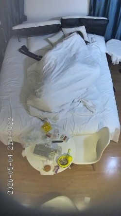 酒店偷拍 ️模特身材过膝袜短裙时尚黄发美女酒店挨男友操 截图3