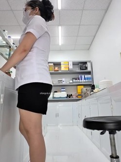 【st站】巨乳肥臀熟女药剂师『HinaLovely』上班穿着情趣内衣偷偷道具自慰流白浆 截图15