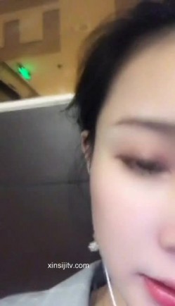颜值不错御姐餐厅露奶再卫生间自慰 脱掉外套情趣内裤道具JJ吸墙上后入抽插 截图2