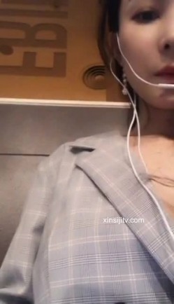 颜值不错御姐餐厅露奶再卫生间自慰 脱掉外套情趣内裤道具JJ吸墙上后入抽插 截图10