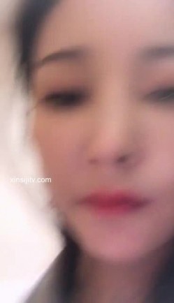 颜值不错御姐餐厅露奶再卫生间自慰 脱掉外套情趣内裤道具JJ吸墙上后入抽插 截图12