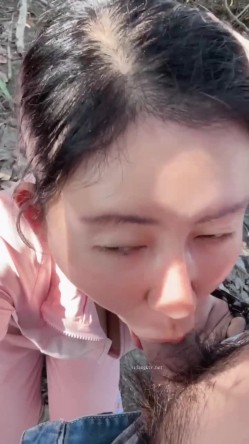 四月最新流出 ️网红抖音巨乳极品车模 【李雅】 5部福利推油 足交 野战 阳台啪啪粉丝酒店约炮 红内全裸一对一 截图2