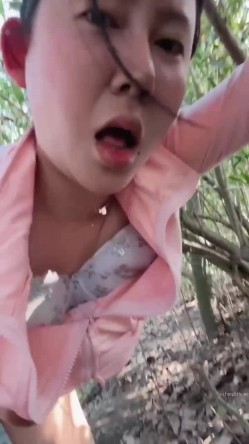 四月最新流出 ️网红抖音巨乳极品车模 【李雅】 5部福利推油 足交 野战 阳台啪啪粉丝酒店约炮 红内全裸一对一 截图7