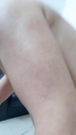 插老逼这哥们玩的嗨，这大逼玩拳交回首掏，道具抽拆，健身器塞进去甩，大鸡巴塞不满骚穴，用手掏到高潮 截图9