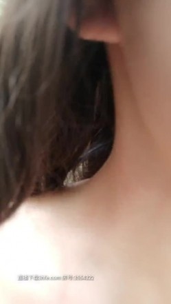 户外鼻祖小女子孟凡，比谁玩的都刺激，全程露脸户外全裸与小哥激情啪啪，AV棒自慰无视路边过路人员口爆吞精 截图5