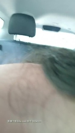 户外鼻祖小女子孟凡，比谁玩的都刺激，全程露脸户外全裸与小哥激情啪啪，AV棒自慰无视路边过路人员口爆吞精 截图6