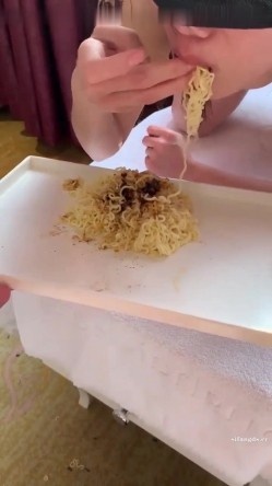 字母圈调教大神【Actor444】，母狗各种虐阴虐菊啪啪，花样多手法奇特 截图3