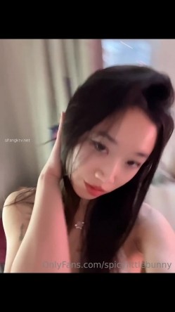 很好看的美女，【spicylittlebunny】，气质好、衣品好，腰细屁股大~ 大尺度啪啪、口活一流！颜射、吞精 截图3