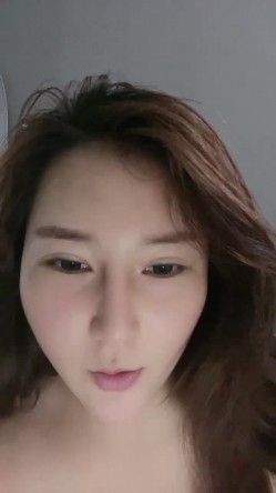 爆乳尤物颜值美女！近期下海收费操逼！道具自慰插多毛肥穴，大屁股骑乘位，扒开内裤爆操骚穴 截图13