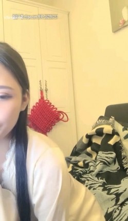 高颜值主播『莫妮卡是女神』超极品女神终于回归了 高端超级巨乳杏眼桃花长相十分甜美 截图13