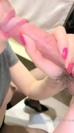 【Avove】系列合集，野战爱好者，带着炮友各地留精，最爱无毛肥逼包臀裙肉丝 截图3