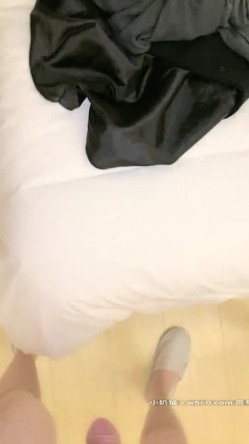 【Avove】系列合集，野战爱好者，带着炮友各地留精，最爱无毛肥逼包臀裙肉丝 截图7