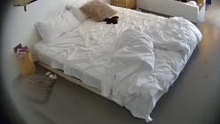 民宿酒店 胖妞自觉穿上情趣开档丝袜侍候男人 这女上的体位对男人来说也是个考验呐 乐在其中 截图15