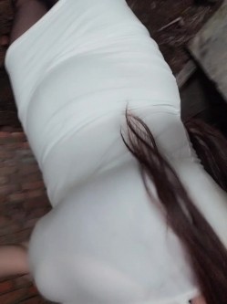 【超美豪乳 ️黑丝】爆乳女神『果如CC』最新高价定制 户外路过菜地 摘茄子直接无套插入大声浪叫高潮喷水 截图1