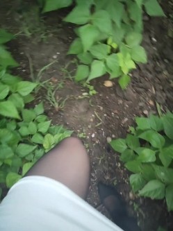 【超美豪乳 ️黑丝】爆乳女神『果如CC』最新高价定制 户外路过菜地 摘茄子直接无套插入大声浪叫高潮喷水 截图13