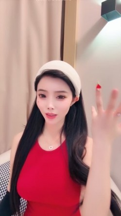 ️气质御姐【白熙】超骚魔鬼御姐自慰疯狂喷水 截图3