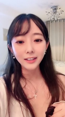 声优G奶小姐姐【娇娇嗲嗲的小狐狸】绝对撸爆 娇喘就硬 淫荡巨乳 道具自慰 狂插流白浆 尿尿 淫叫 截图5