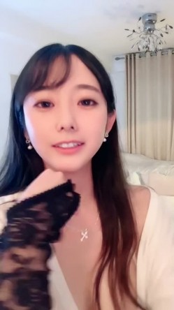 声优G奶小姐姐【娇娇嗲嗲的小狐狸】绝对撸爆 娇喘就硬 淫荡巨乳 道具自慰 狂插流白浆 尿尿 淫叫 截图6
